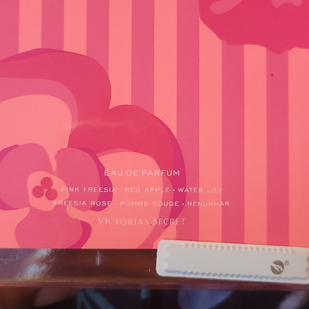 Bombshells in bloom perfume - Picture 2 of 2